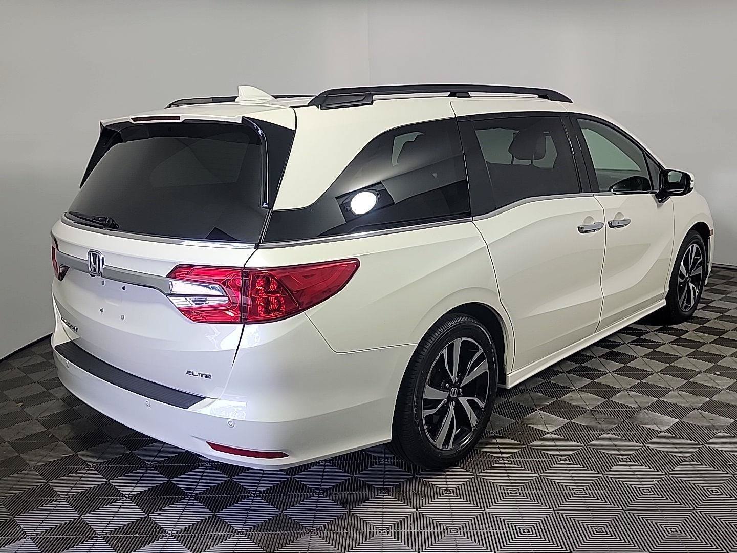 Certified 2019 Honda Odyssey Elite image 4
