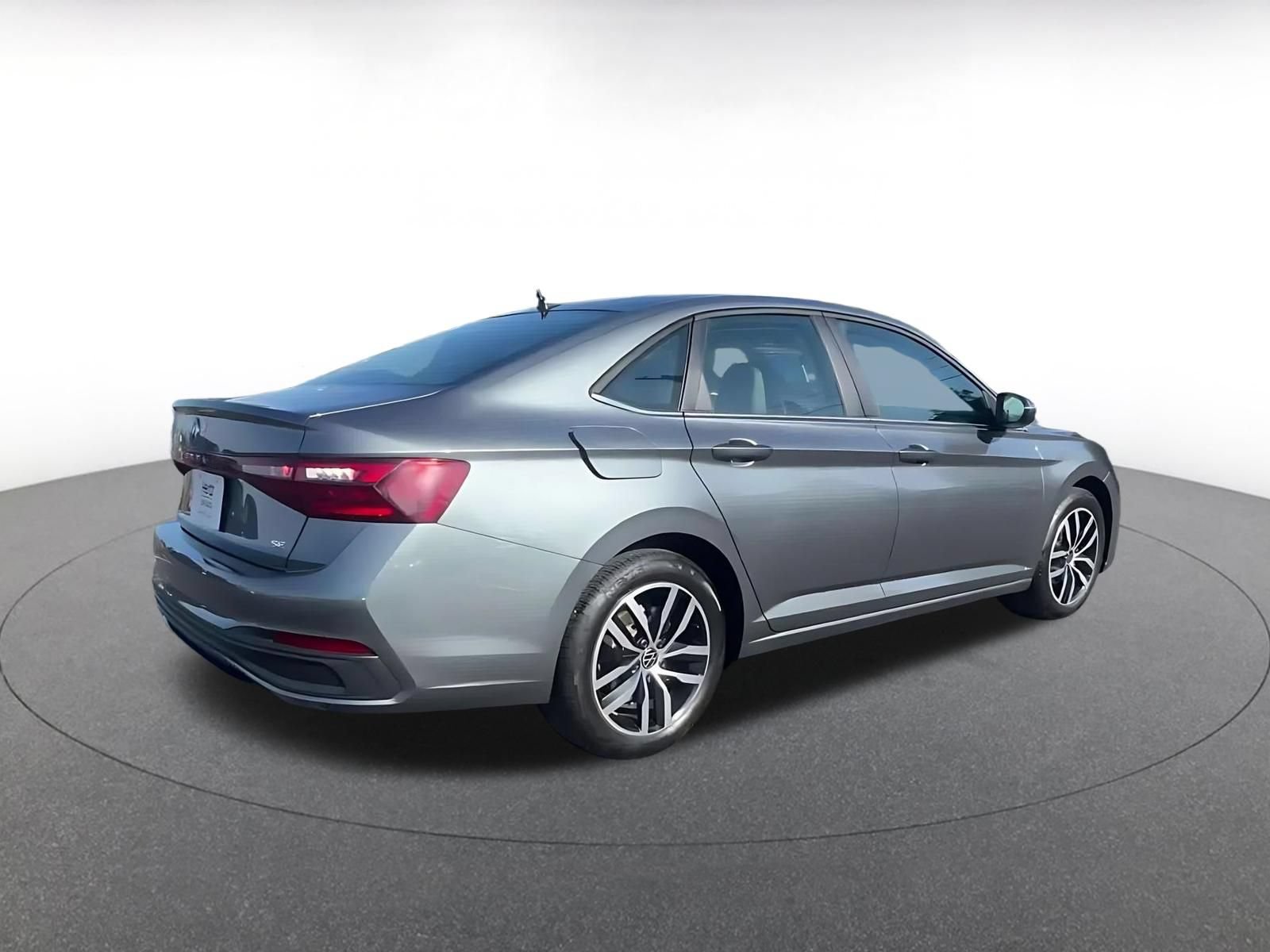 Used 2025 Volkswagen Jetta SE FWD image 14