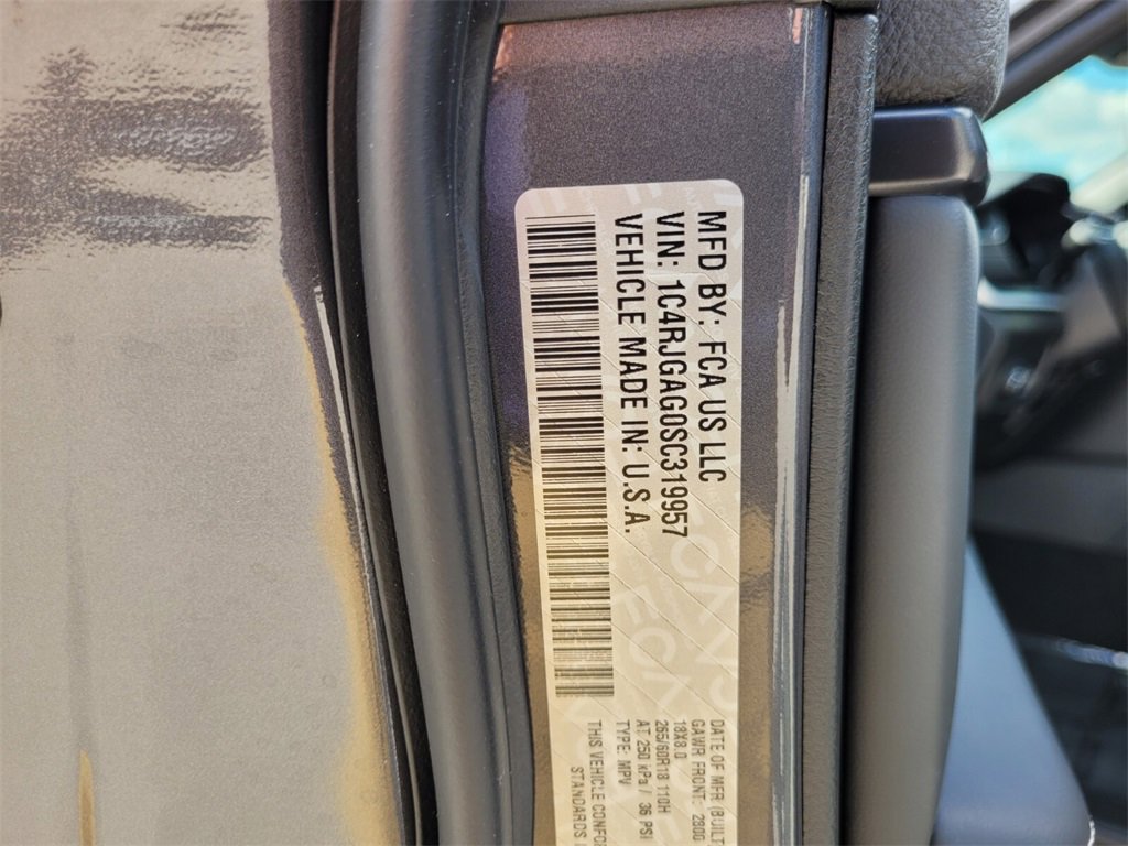 Used 2025 Jeep Grand Cherokee Laredo X w/ Luxury Tech Group I image 23