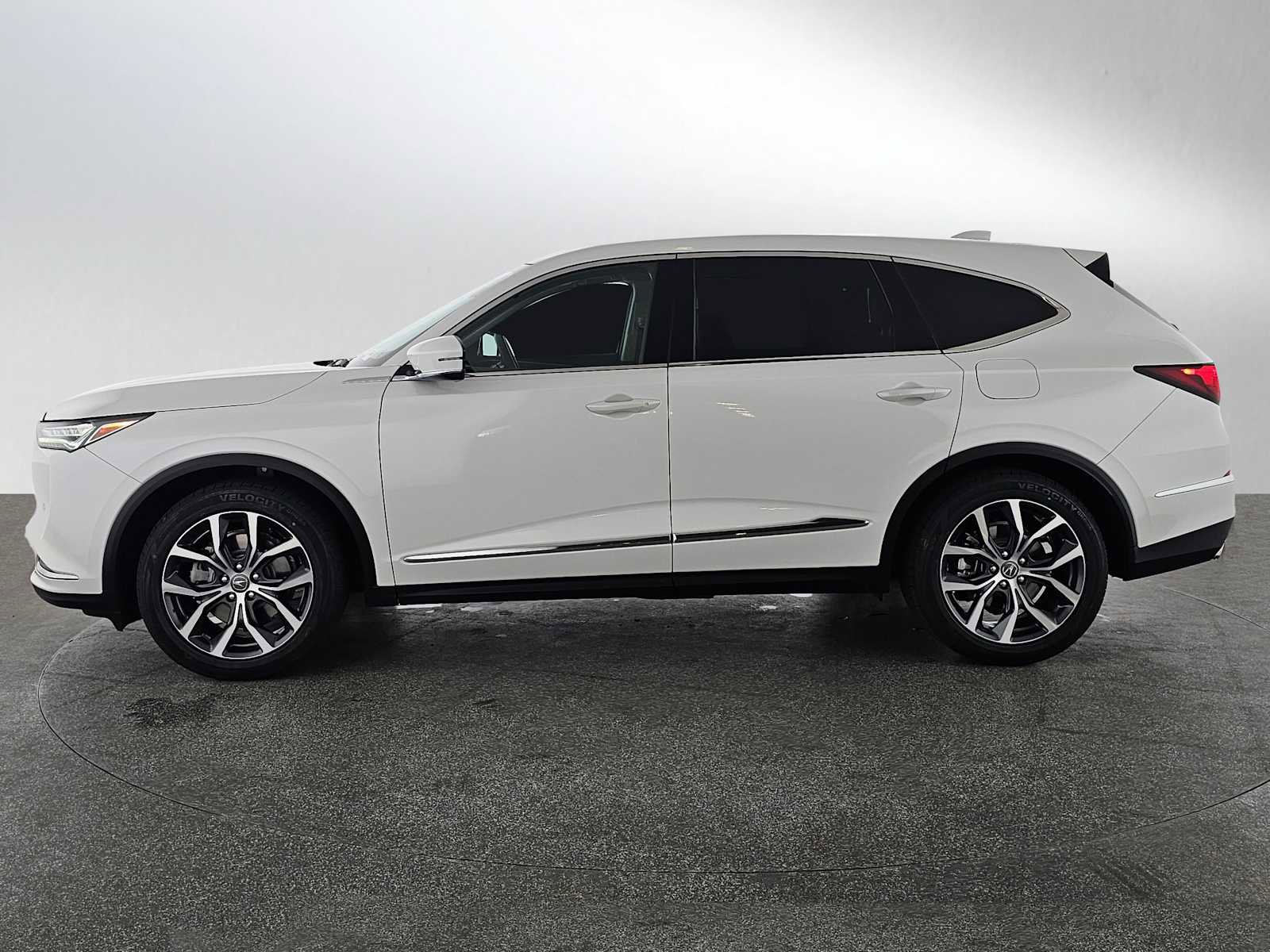 Used 2023 Acura MDX FWD w/ Technology Package image 6