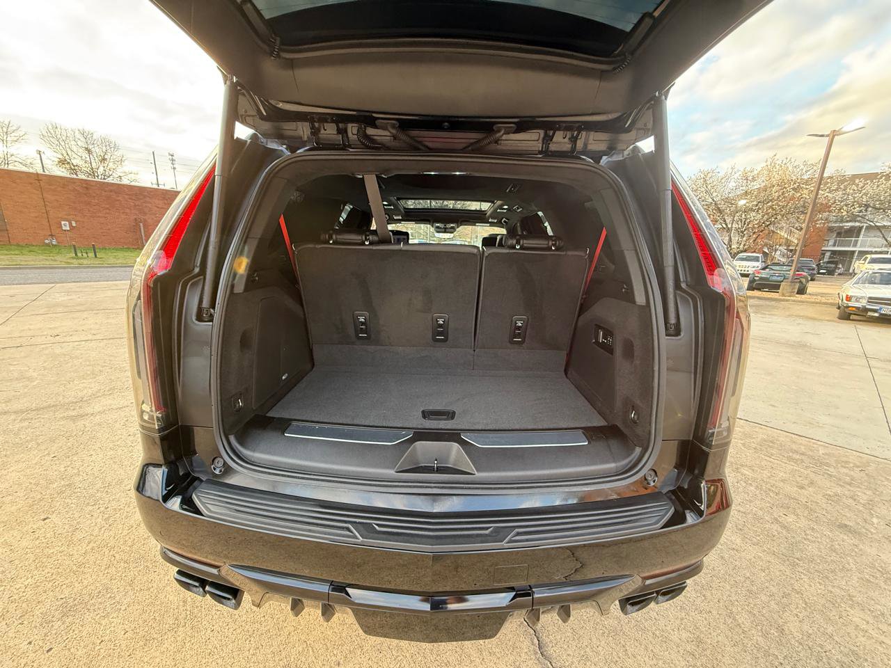 Used 2023 Cadillac Escalade V image 40