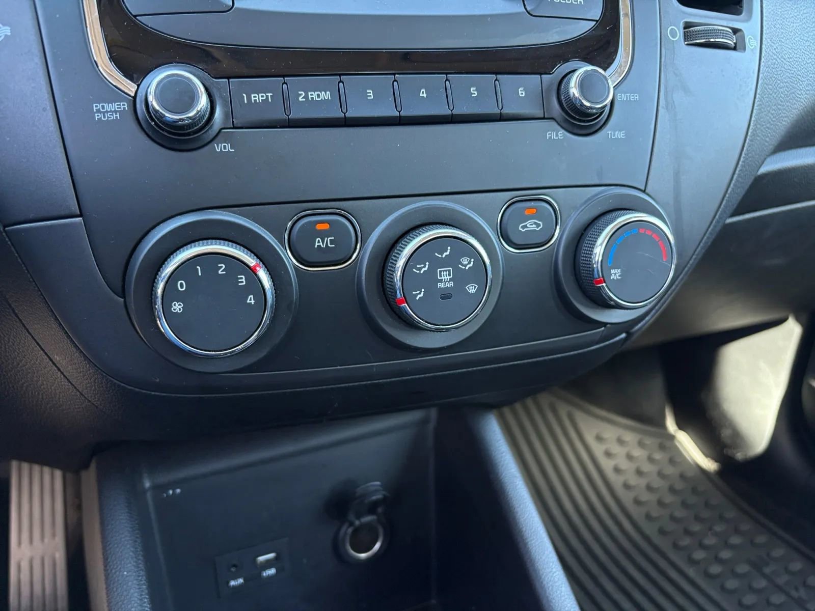 Used 2017 Kia Forte LX image 28