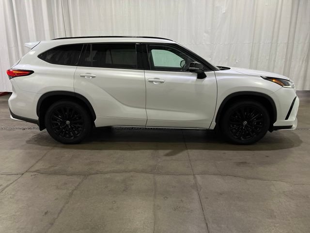 Used 2023 Toyota Highlander XSE AWD/4WD image 3