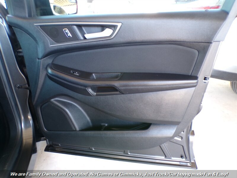 Used 2015 Ford Edge SE FWD image 30
