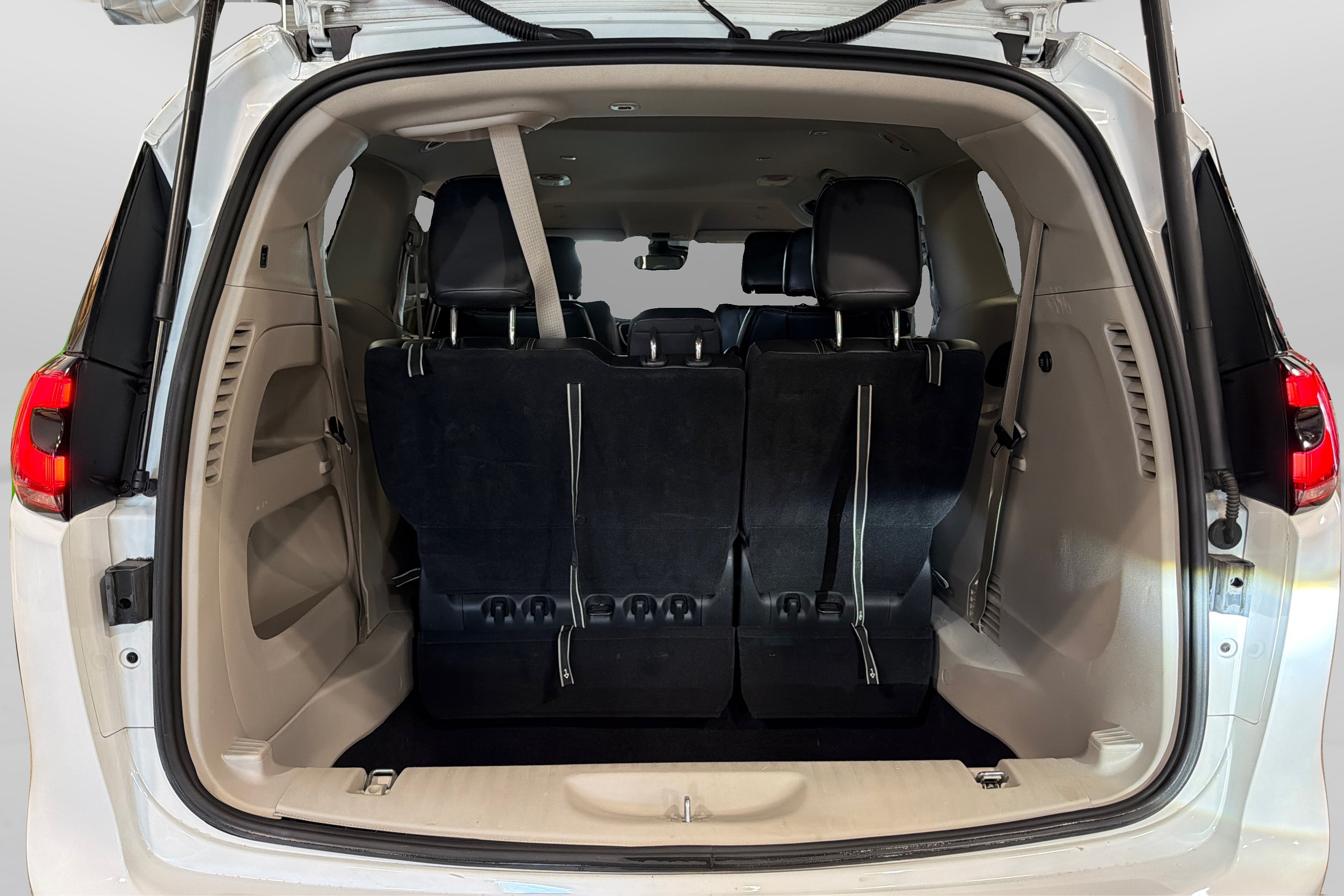Used 2023 Chrysler Pacifica Touring-L FWD image 45