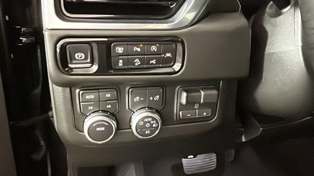 New 2026 GMC Yukon XL Elevation w/ Elevation Premium Package AWD/4WD image 19