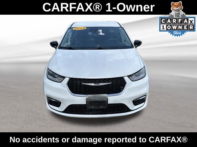 Used 2024 Chrysler Pacifica Touring-L image 2
