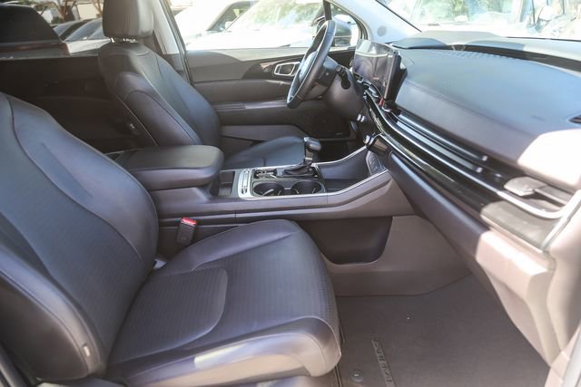 Used 2025 Kia Carnival SX Prestige image 17