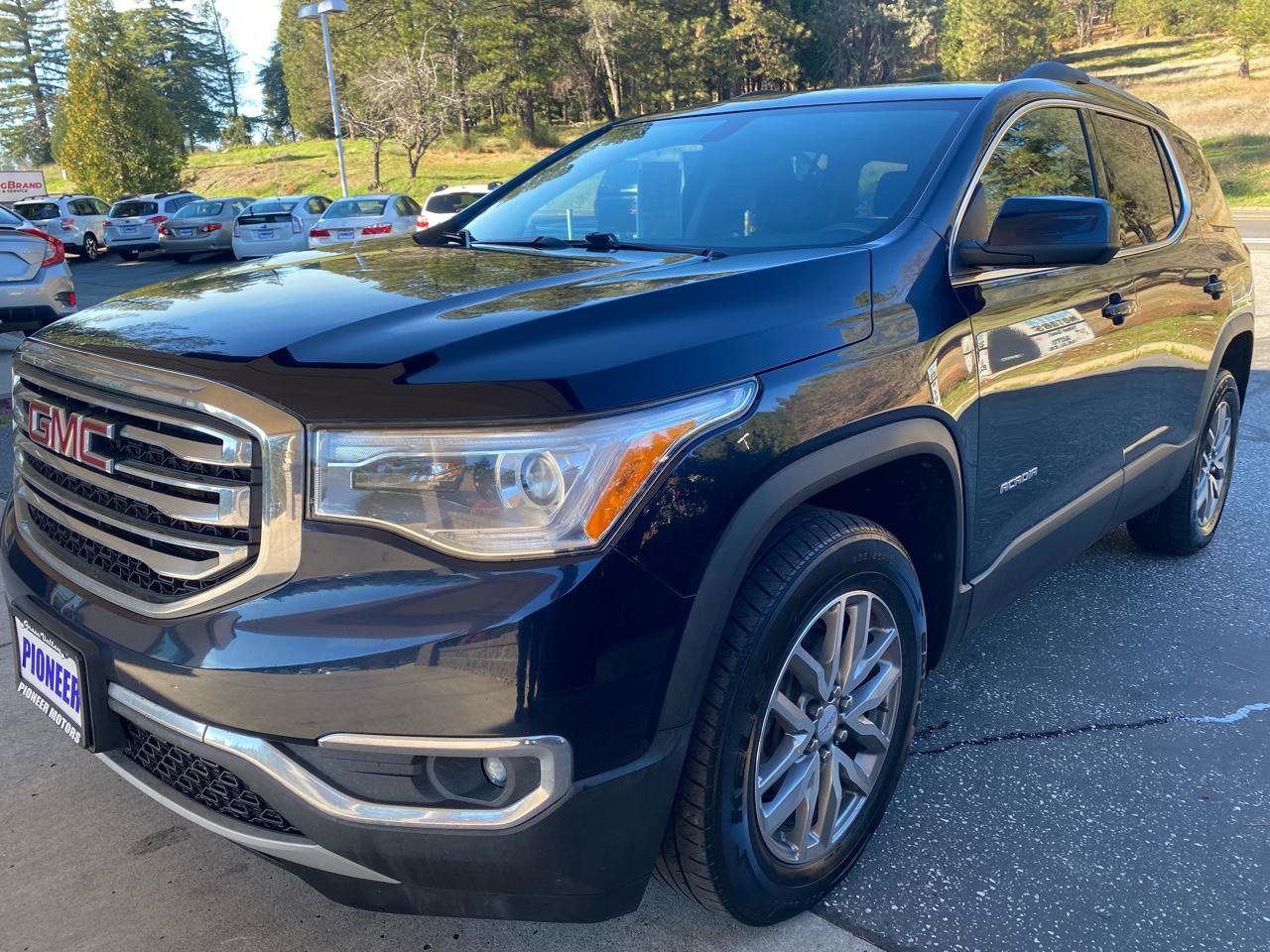 Used 2017 GMC Acadia SLE AWD/4WD image 6