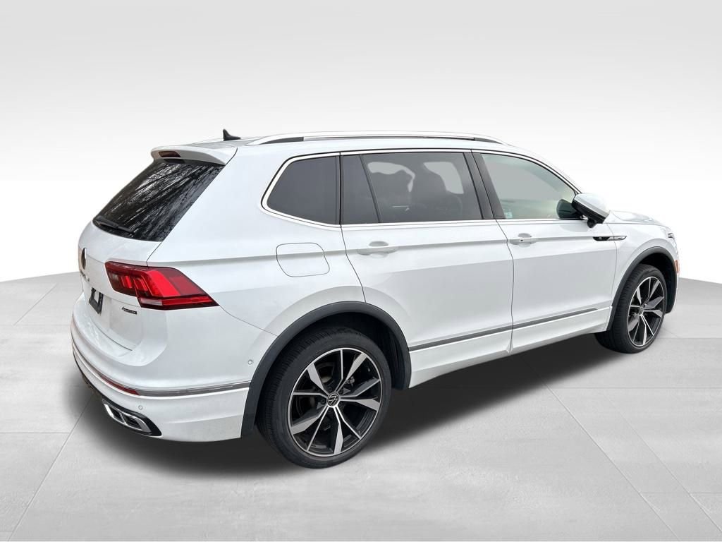 Used 2022 Volkswagen Tiguan SEL R-Line image 4