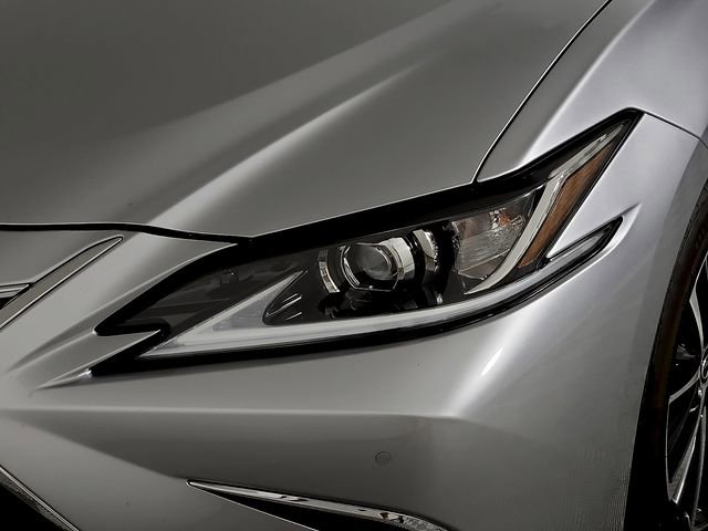 Used 2025 Lexus ES 300h w/ Premium Package image 10