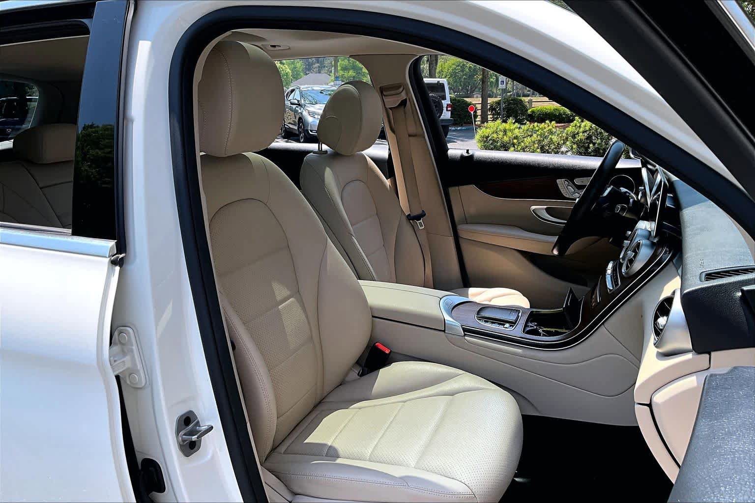 Certified 2022 Mercedes-Benz GLC 300 4MATIC w/ Driver Assistance Package image 9
