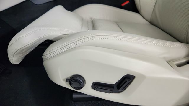 New 2026 Volvo XC90 T8 Ultra w/ Protection Package AWD/4WD image 14