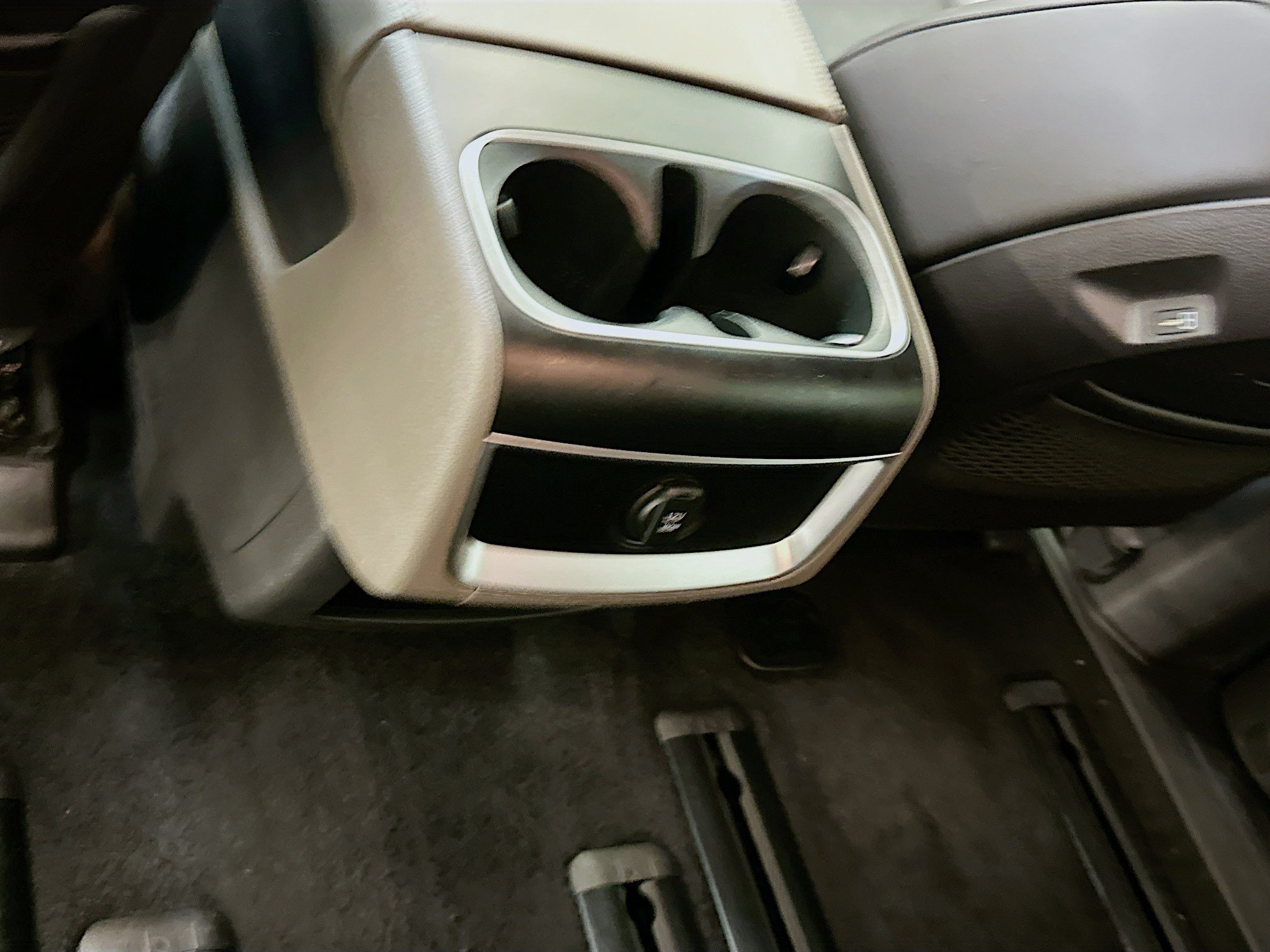 Used 2026 Kia Carnival FWD image 28