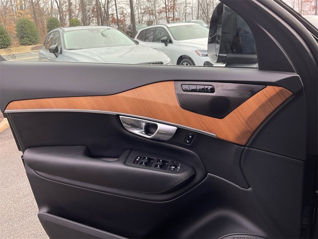 Used 2023 Volvo XC90 B6 Plus w/ Protection Package image 18