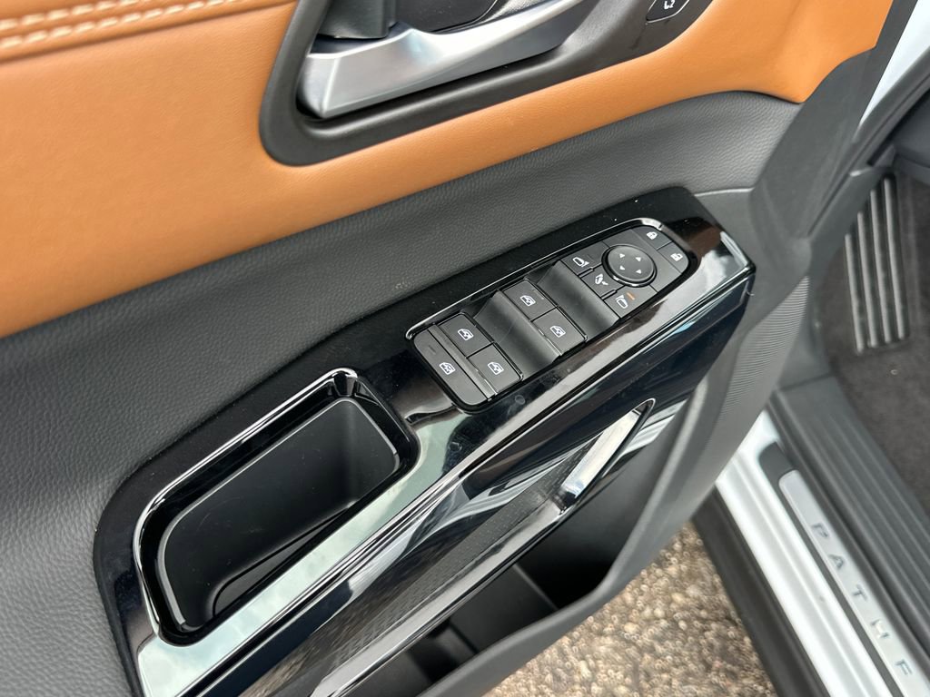 New 2026 Nissan Pathfinder Platinum AWD/4WD image 11