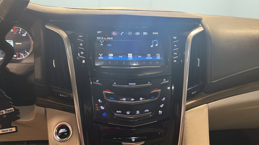 Used 2019 Cadillac Escalade Luxury AWD/4WD image 11