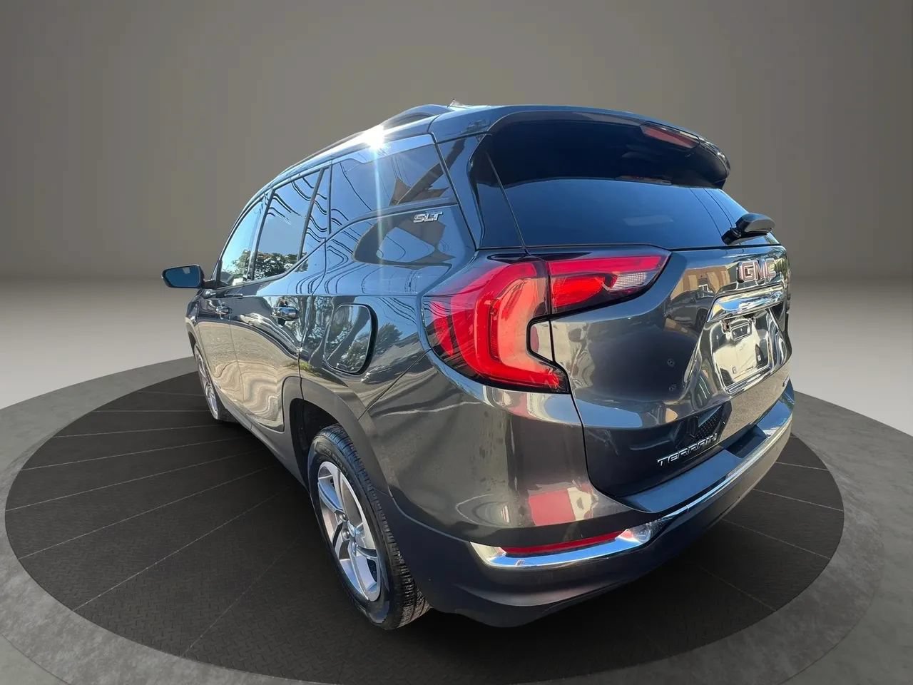 Used 2020 GMC Terrain SLT AWD/4WD image 3