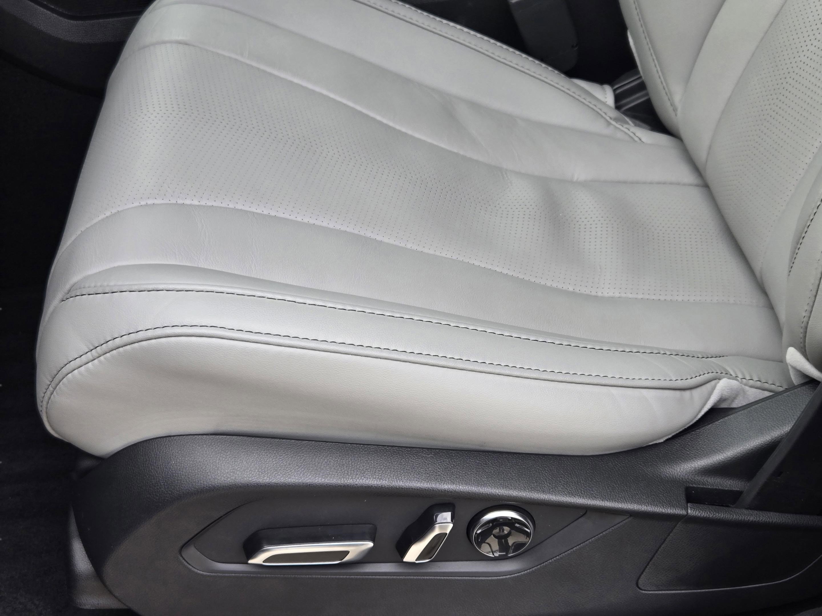 Certified 2026 Acura MDX w/ Technology Package image 17