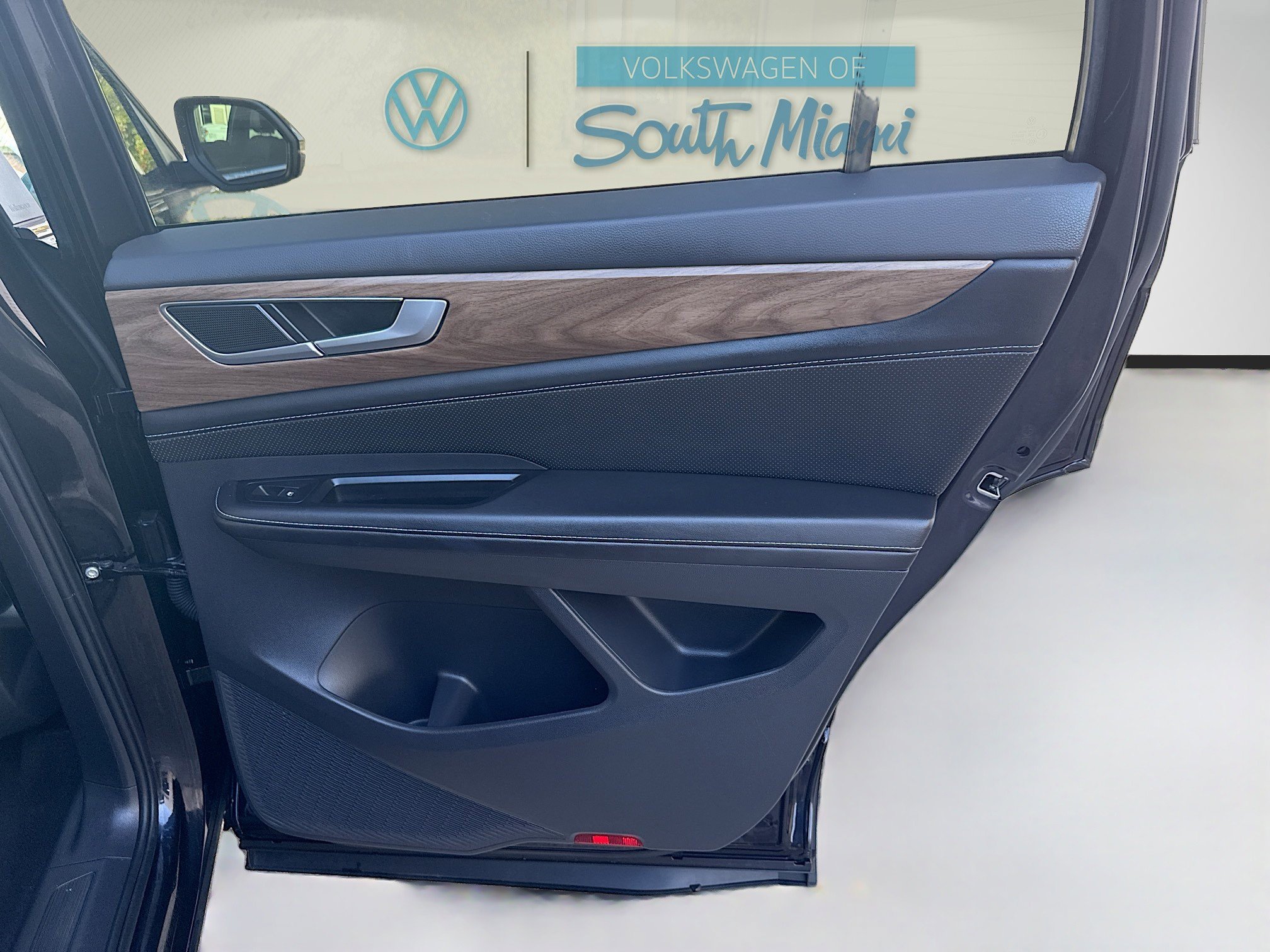 Certified 2025 Volkswagen Atlas SE image 31