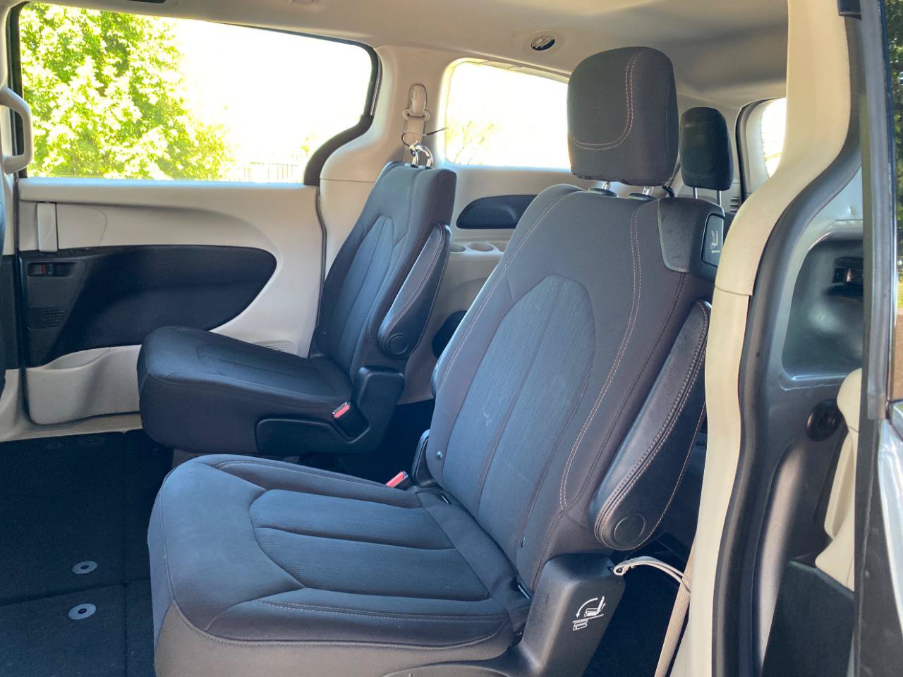 Used 2019 Chrysler Pacifica LX w/ Tire & Wheel Group FWD image 34
