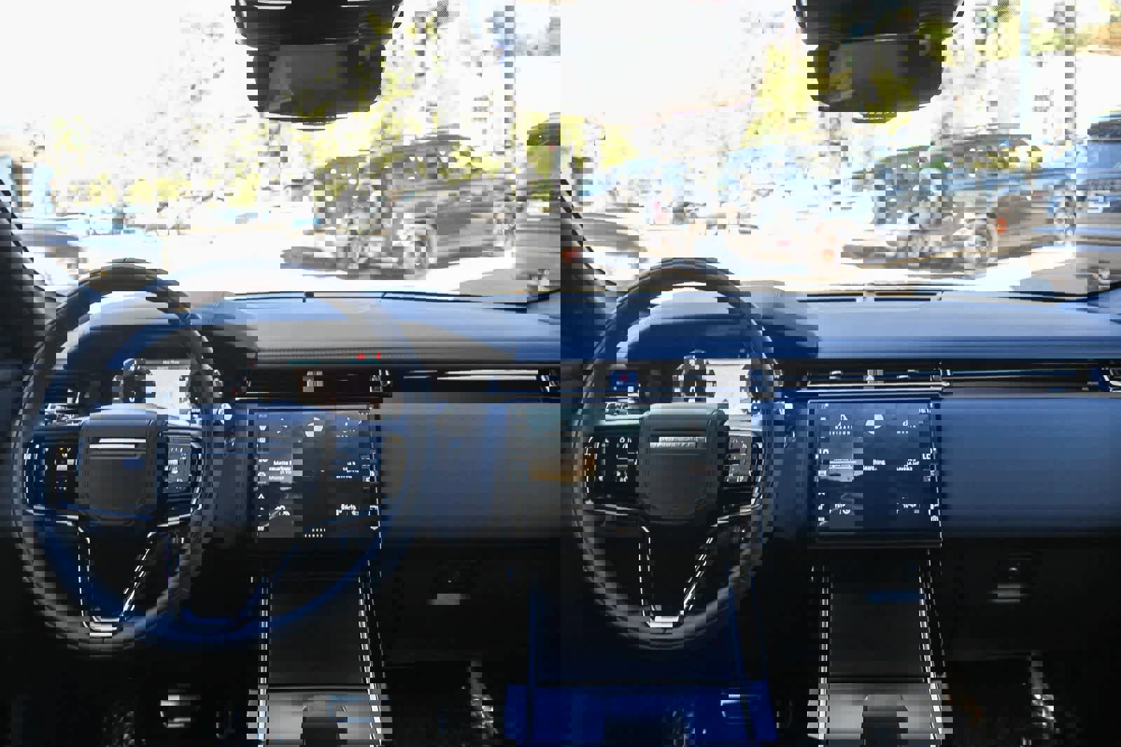 New 2026 Land Rover Range Rover Velar Dynamic SE image 12