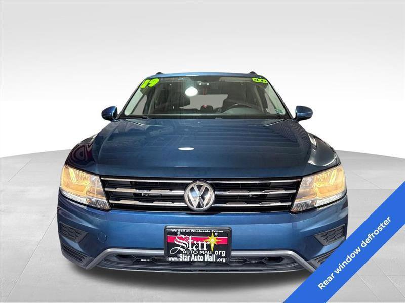 Used 2019 Volkswagen Tiguan SE w/ Panoramic Sunroof Package image 2