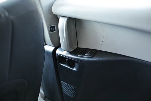 Used 2022 Chrysler Voyager LX image 25