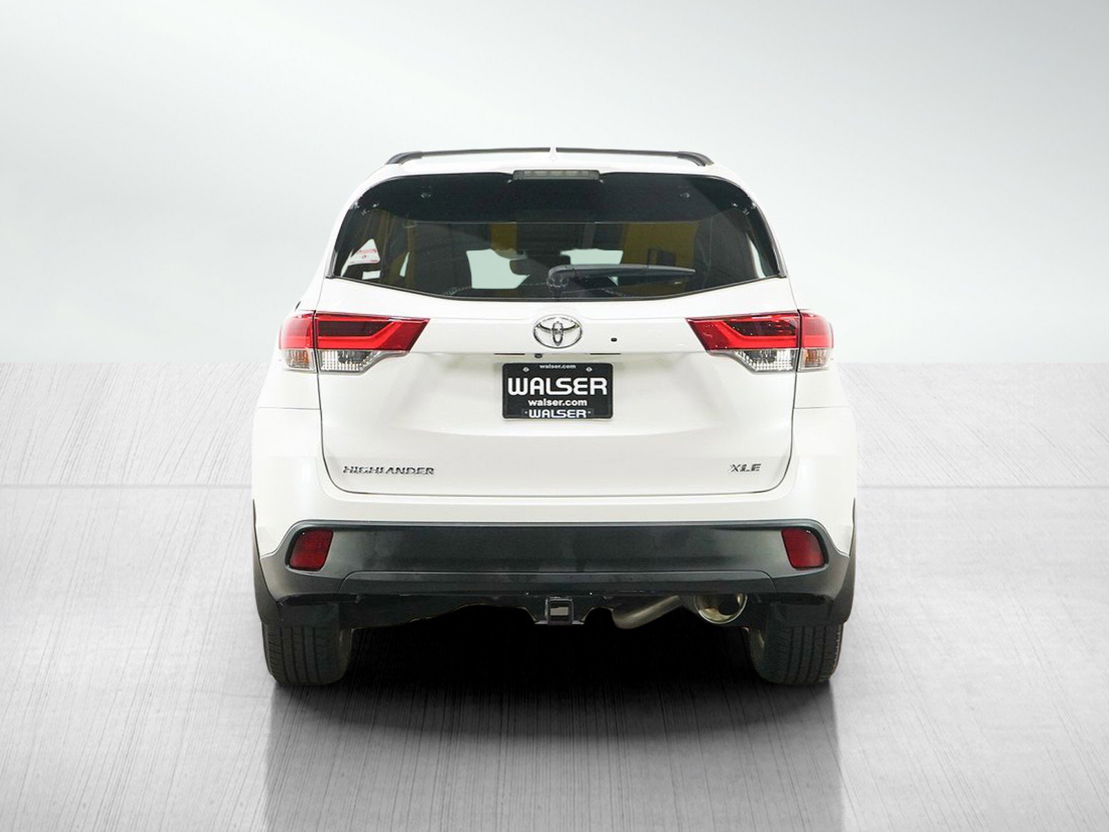 Used 2019 Toyota Highlander XLE FWD image 4