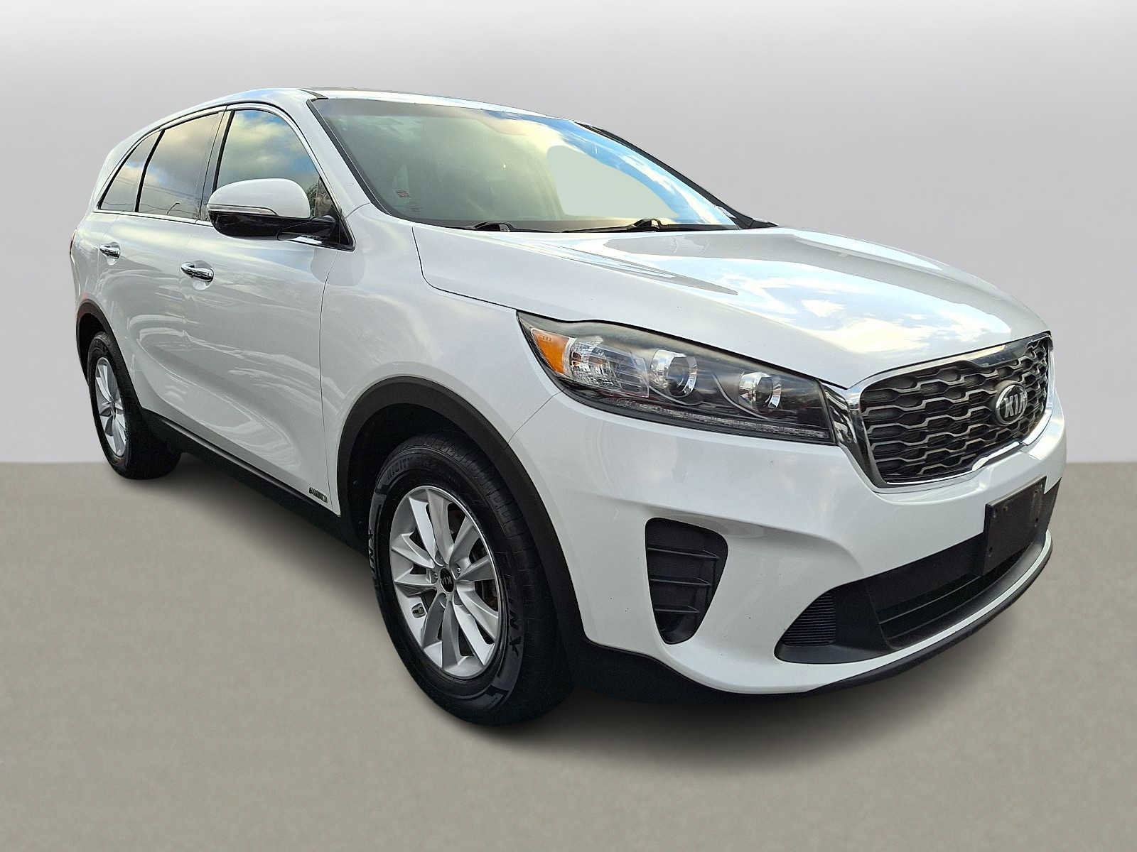 Used 2019 Kia Sorento LX image 3