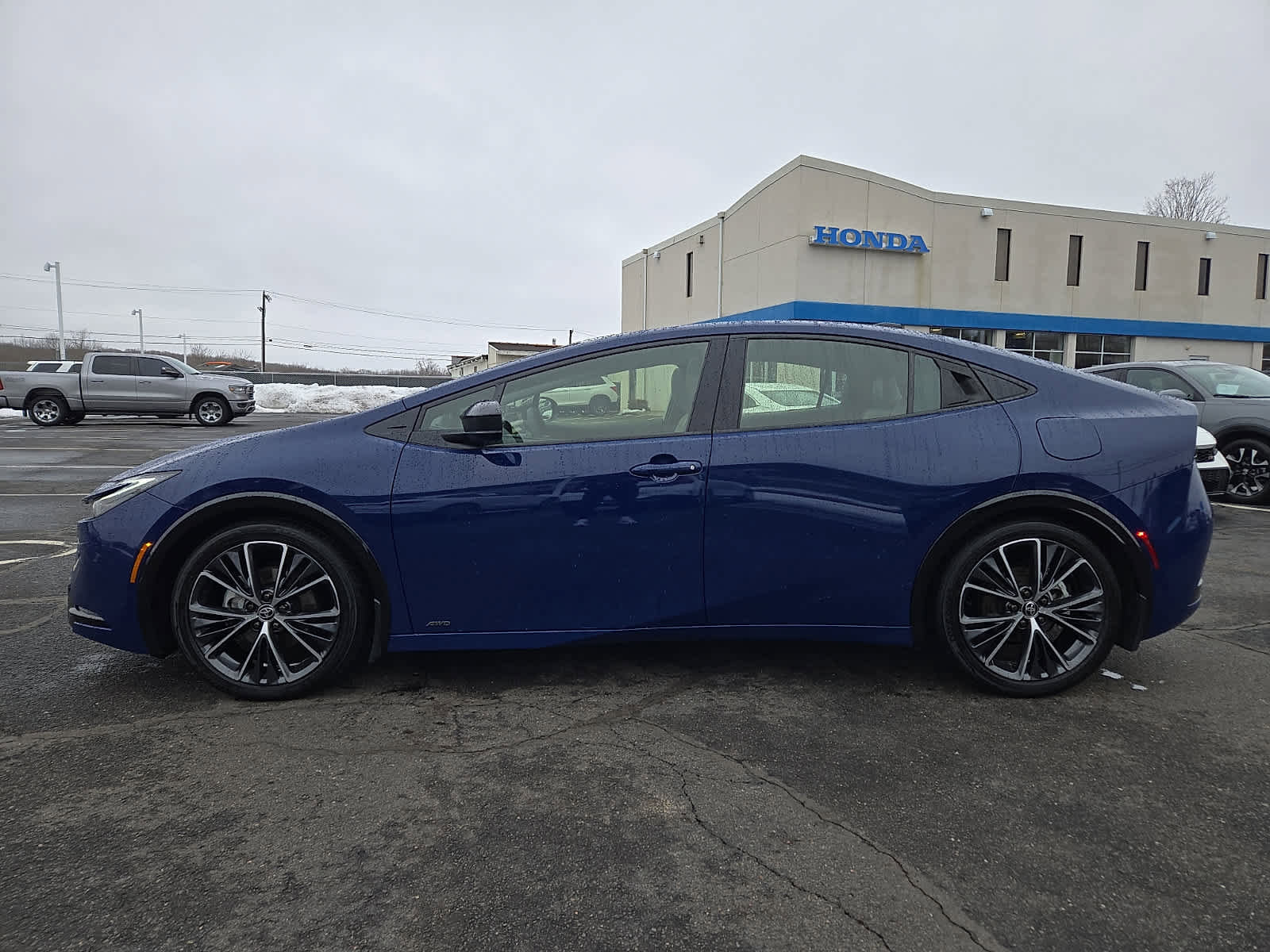 Used 2024 Toyota Prius XLE image 8