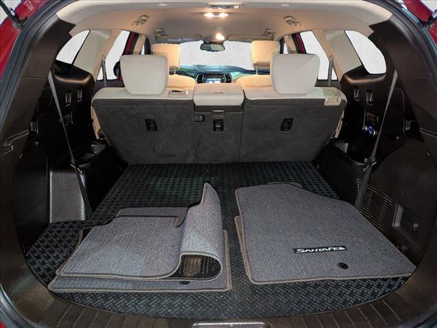 Used 2017 Hyundai Santa Fe SE image 6