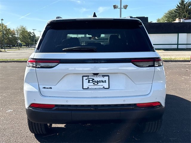 New 2025 Jeep Grand Cherokee Altitude image 32