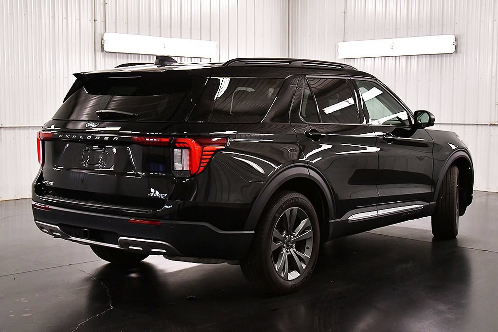 Used 2025 Ford Explorer Active w/ Active Comfort Package AWD/4WD image 7