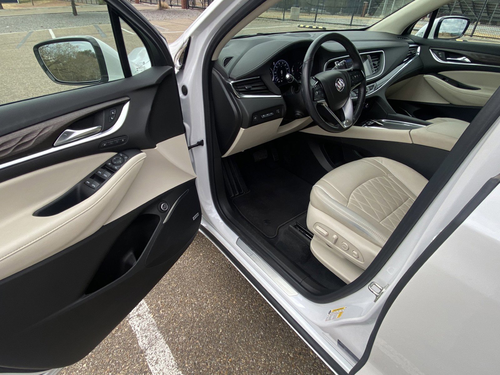 Used 2022 Buick Enclave Avenir w/ Avenir Technology Package AWD/4WD image 15
