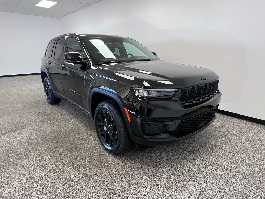 Used 2024 Jeep Grand Cherokee Altitude image 17