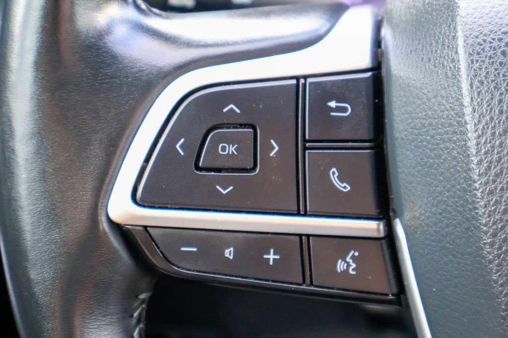 Used 2023 Toyota Highlander XSE FWD image 17