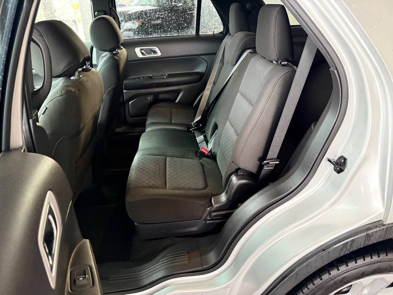 Used 2015 Ford Explorer XLT AWD/4WD image 27