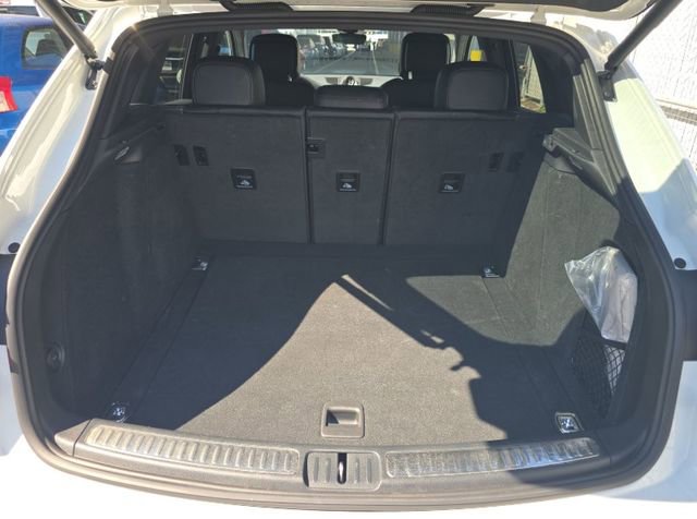 Used 2024 Porsche Macan S image 9