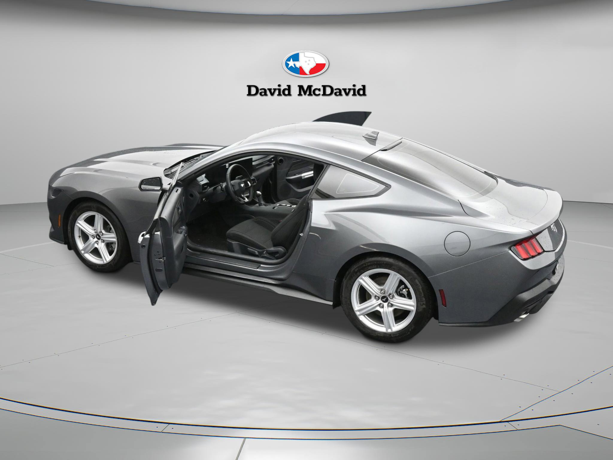 Used 2025 Ford Mustang EcoBoost image 9