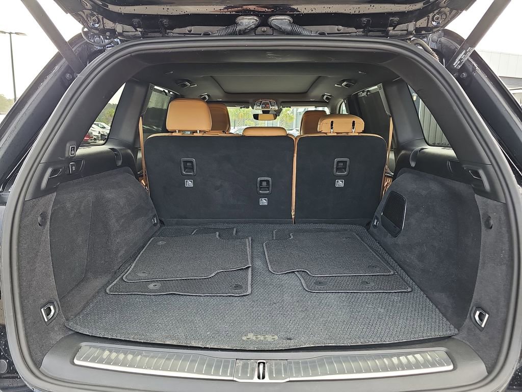 Used 2023 Jeep Grand Cherokee Summit w/ Luxury Tech Group V image 15