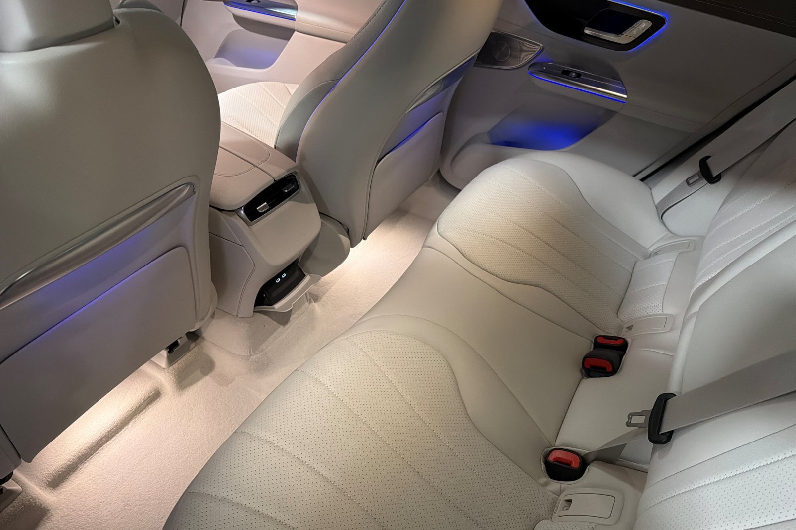 New 2027 Mercedes-Benz EQE 320 4MATIC SUV image 11