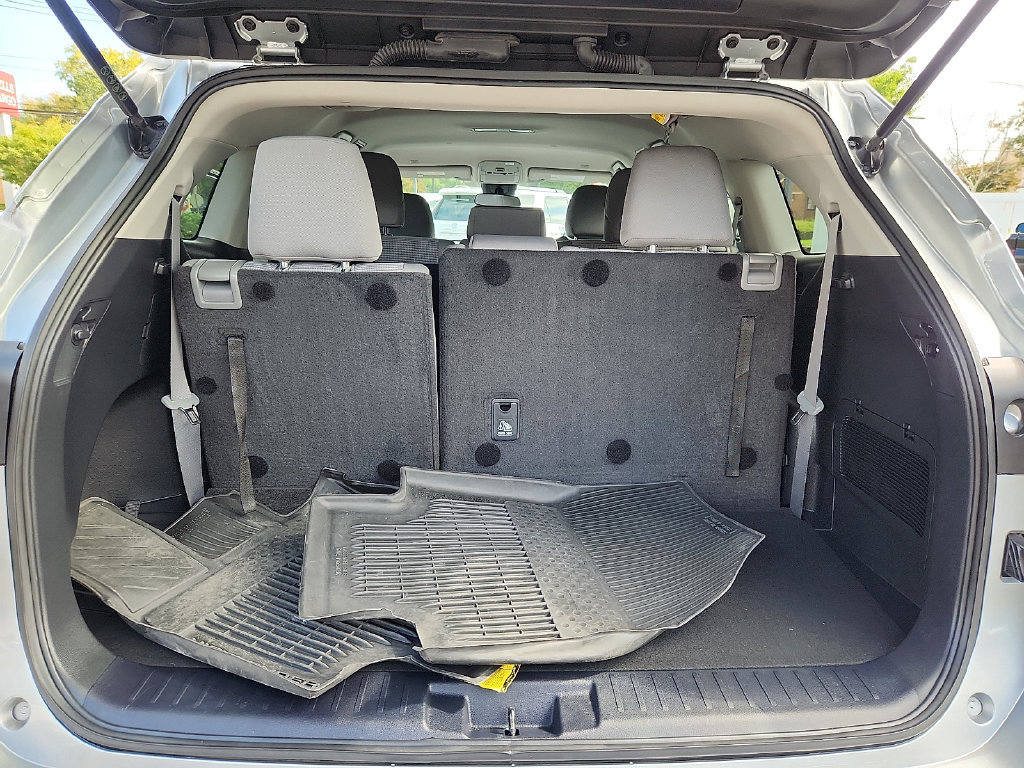 Used 2023 Toyota Highlander L FWD image 29