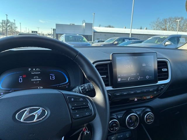 Certified 2023 Hyundai Venue SEL w/ Cargo Package image 10