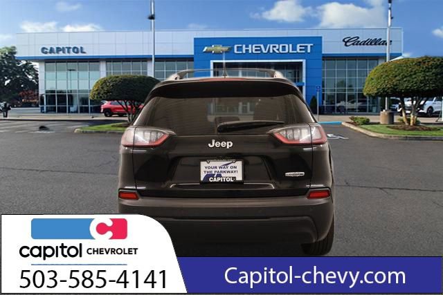 Used 2019 Jeep Cherokee Latitude Plus w/ Cold Weather Group FWD image 3