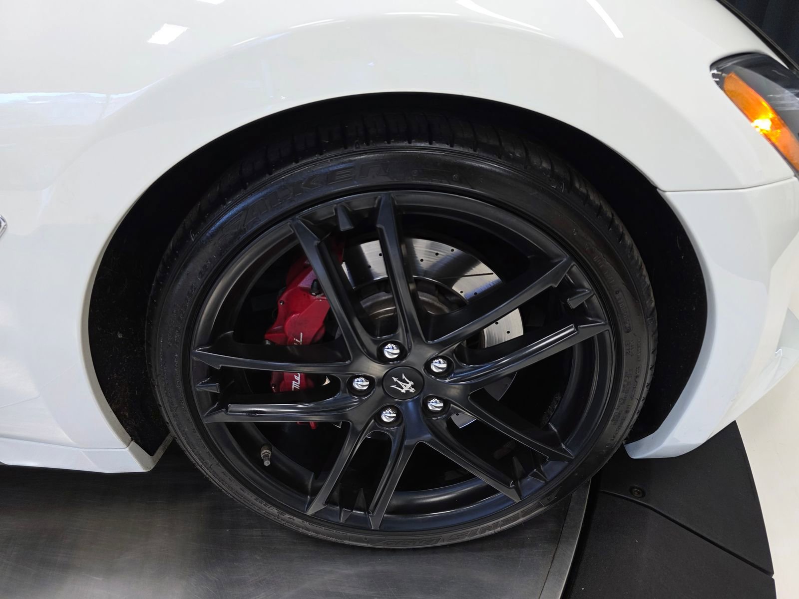 Used 2015 Maserati GranTurismo Sport RWD image 40