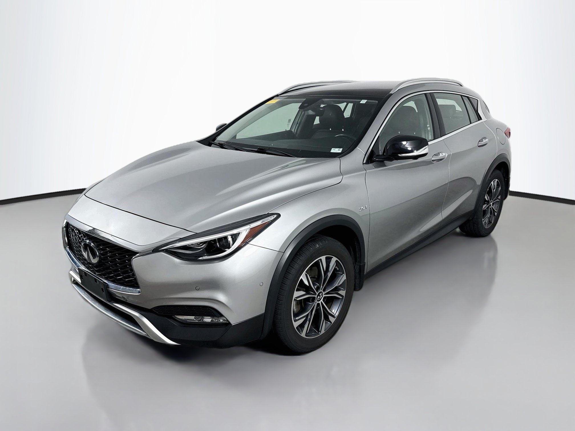 Used 2018 INFINITI QX30 AWD image 3