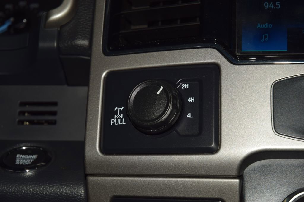 Used 2022 Ford F350 Lariat w/ Black Appearance Package image 32