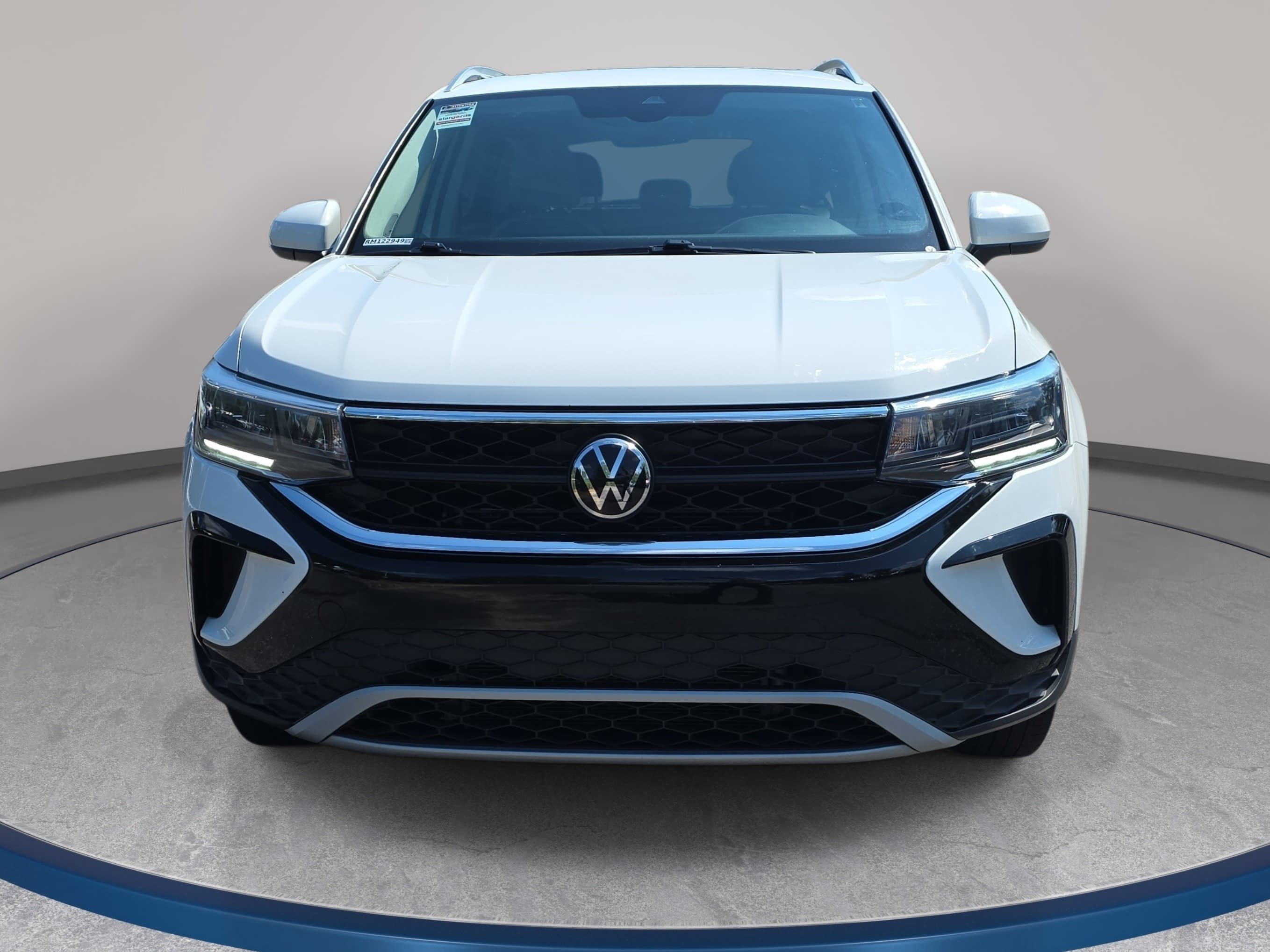 Used 2024 Volkswagen Taos SE AWD/4WD image 2