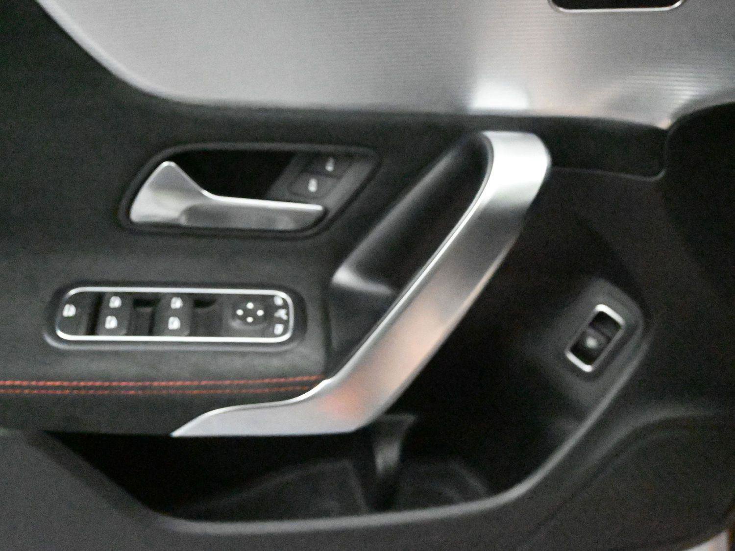 Used 2022 Mercedes-Benz CLA 250 4MATIC image 8